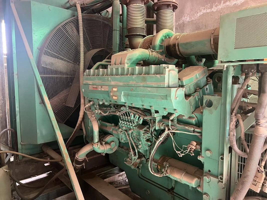 880kW康明斯發電機組 強勁動力與高效能源解決方案